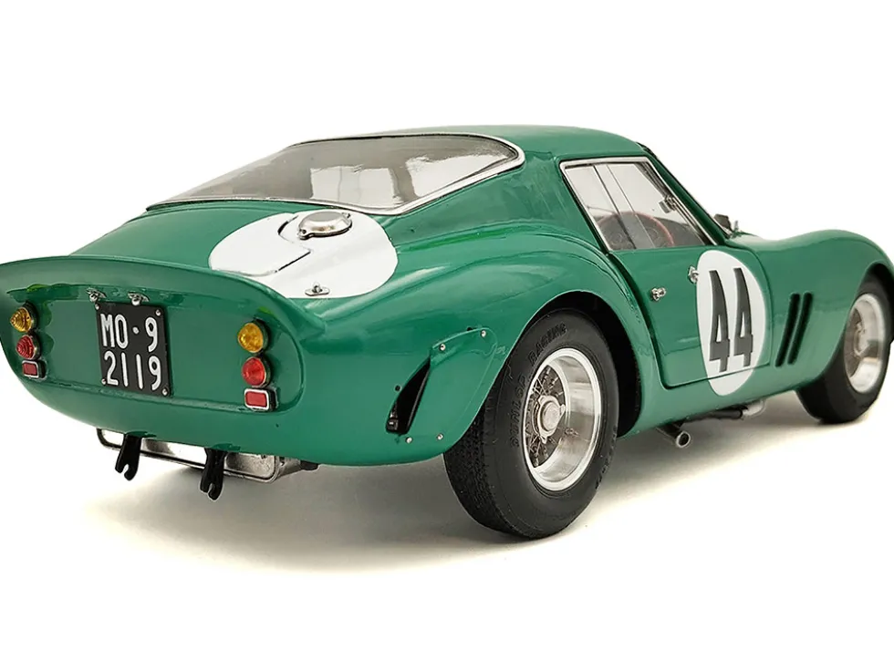 Ferrari 250 GTO #44 David Piper "GP Silverstone" (1963) Limited Edition to 2000 pieces Worldwide 1/18 Diecast Model Car by CMC