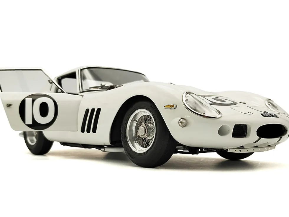 Ferrari 250 GTO #10 Graham Hill 2nd Place "Tourist Trophy - Goodwood" (1962) Limited Edition to 2200 pieces Worldwide 1/18 Diecast Model Car by CMC