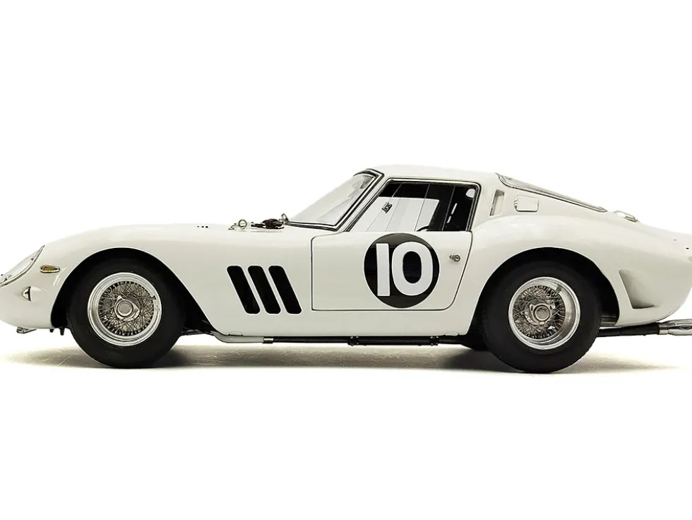 Ferrari 250 GTO #10 Graham Hill 2nd Place "Tourist Trophy - Goodwood" (1962) Limited Edition to 2200 pieces Worldwide 1/18 Diecast Model Car by CMC