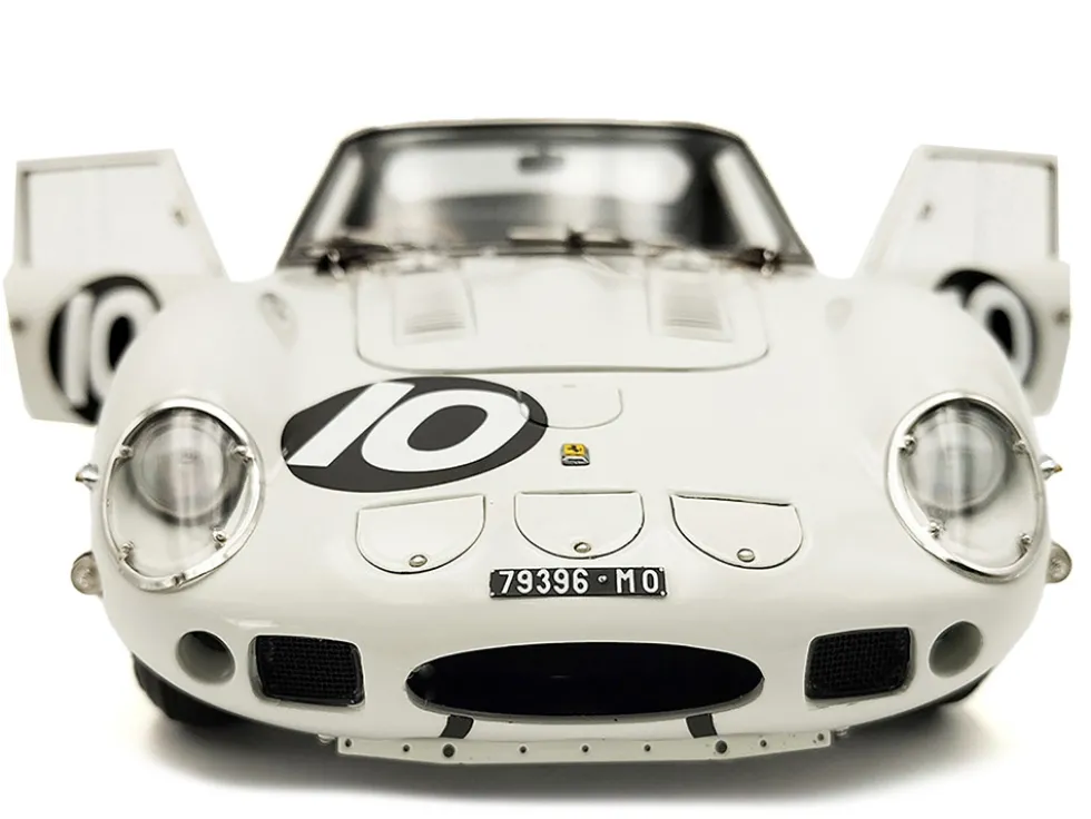 Ferrari 250 GTO #10 Graham Hill 2nd Place "Tourist Trophy - Goodwood" (1962) Limited Edition to 2200 pieces Worldwide 1/18 Diecast Model Car by CMC