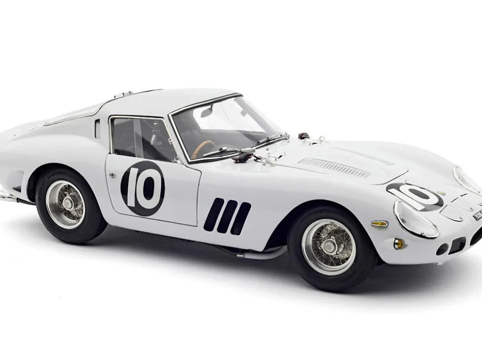 Ferrari 250 GTO #10 Graham Hill 2nd Place "Tourist Trophy - Goodwood" (1962) Limited Edition to 2200 pieces Worldwide 1/18 Diecast Model Car by CMC