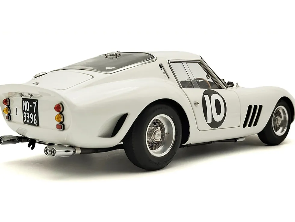 Ferrari 250 GTO #10 Graham Hill 2nd Place "Tourist Trophy - Goodwood" (1962) Limited Edition to 2200 pieces Worldwide 1/18 Diecast Model Car by CMC