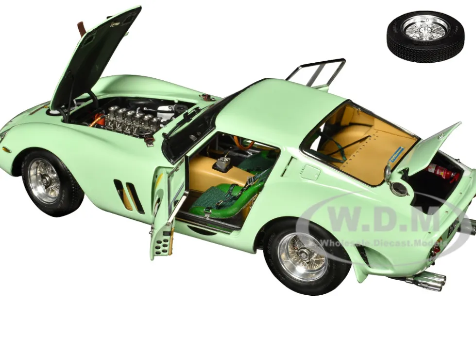 Ferrari 250 GTO #15 Innes Ireland U D T Laystall Racing Team Winner Goodwood Tourist Trophy 1962 Limited Edition to 2200 pieces Worldwide 1/18 Diecast Model Car CMC M-247