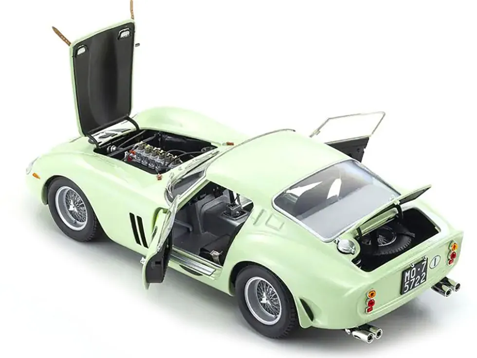 Ferrari 250 GTO #15 Innes Ireland Winner "Goodwood Tourist Trophy" (1962) 1/18 Diecast Model Car by Kyosho