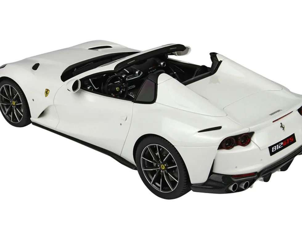 2019 Ferrari 812 GTS Convertible Avus White DISPLAY CASE Limited Edition 32 pieces Worldwide 1/18 Model Car BBR P18184E