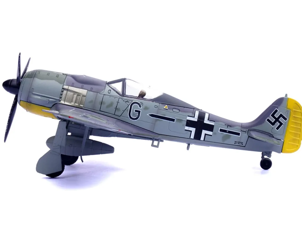 Focke-Wulf Fw 190A Aircraft "14-Victory Ace Hauptmann Wilhelm Gath, Stab/JG 26 Schlageter, France" (1942) German Luftwaffe 1/72 Diecast Model Airplane by Legion