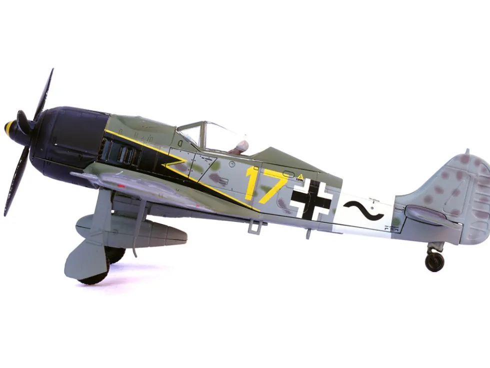 Focke-Wulf Fw 190A Aircraft "Yellow 17, 24-Victory Ace Willi Unger, 12./JG 3 Udet, Germany" (1944) German Luftwaffe 1/72 Diecast Model Airplane by Legion