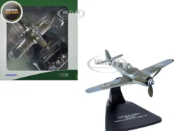 Focke Wulf Fw190D 9 Fighter Aircraft 600150 JG 4 Frankfurt Rhine Main Airfield 1945 German Luftwaffe Oxford Aviation 1/72 Diecast Model Airplane Oxford Diecast AC113