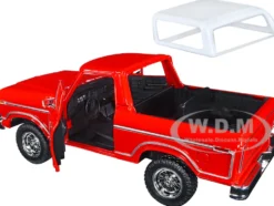 1978 Ford Bronco Custom Red White Timeless Legends Series 1/24 Diecast Model Car Motormax 79373