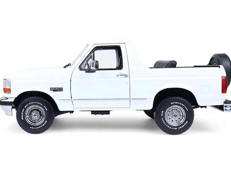 1993 Ford Bronco XLT Oxford White "Artisan Collection" 1/18 Diecast Model Car by Greenlight