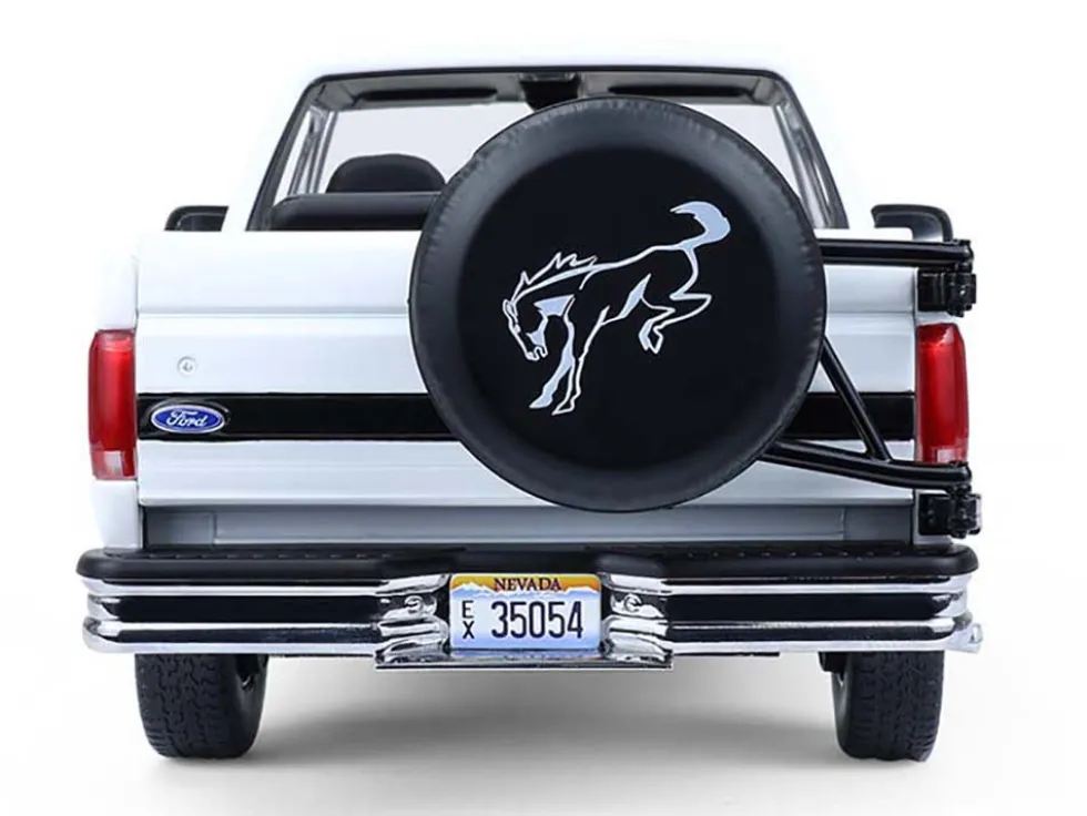 1993 Ford Bronco XLT Oxford White "Artisan Collection" 1/18 Diecast Model Car by Greenlight