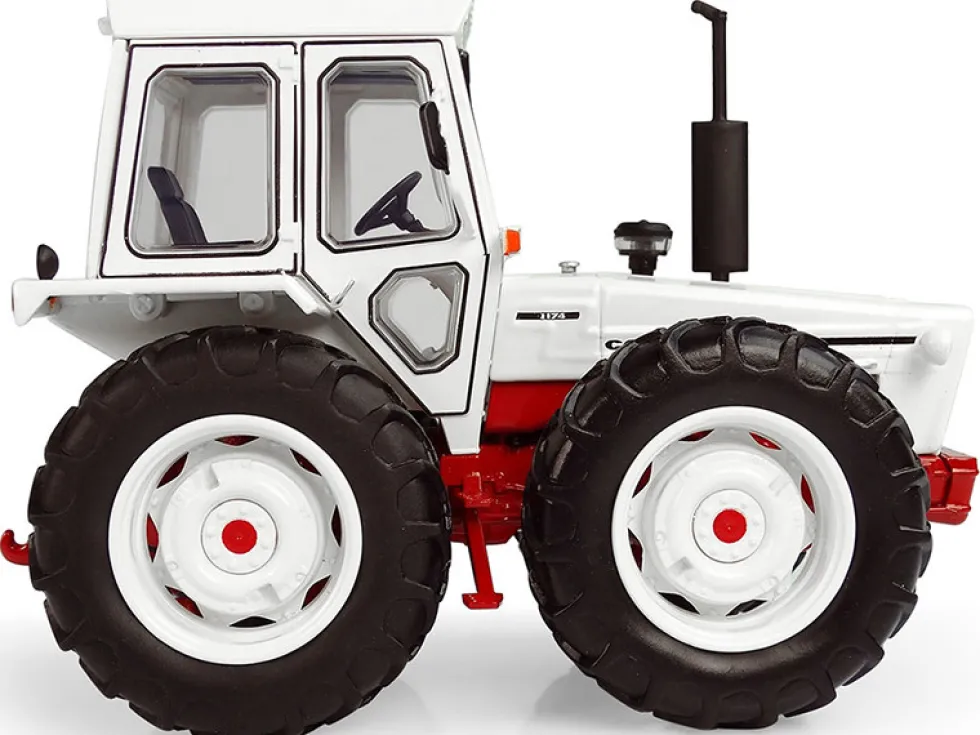 Ford County 1174 White Red Tractor Limited Edition 1000 pieces Worldwide 1/32 Diecast Model Universal Hobbies UH6214