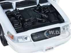 2010 Ford Crown Victoria Police Interceptor Unmarked White Custom Builder's Kit Series 1/24 Diecast Model Car Motormax 76469