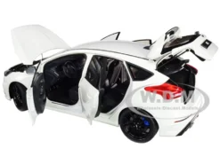2016 Ford Focus RS Frozen White 1/18 Model Car Autoart 72951