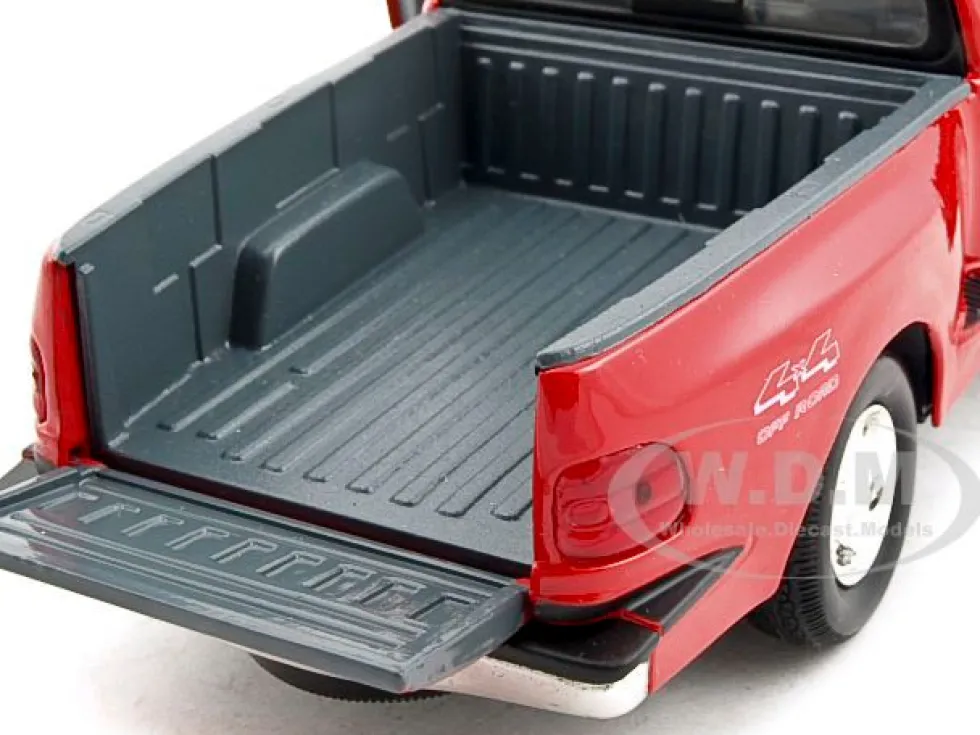 Ford F-150 Pickup Truck Flareside Supercab Red 1/24 Diecast Model Car Motormax 73284