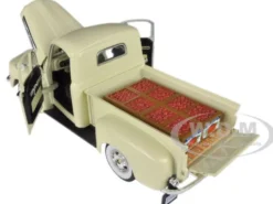 1949 Ford F-1 Tomato Delivery Truck Cream 1/32 Diecast Model Car Signature Models 32388