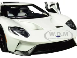 2017 Ford GT Frozen White 1/18 Model Car Autoart 72941