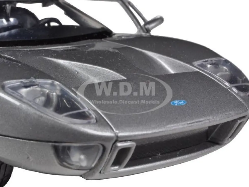 Ford GT Silver 1/24 Diecast Car Model Motormax 73297