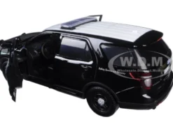 2015 Ford Interceptor Police Utility California Highway Patrol CHP Black White 1/24 Diecast Model Car Motormax 76955