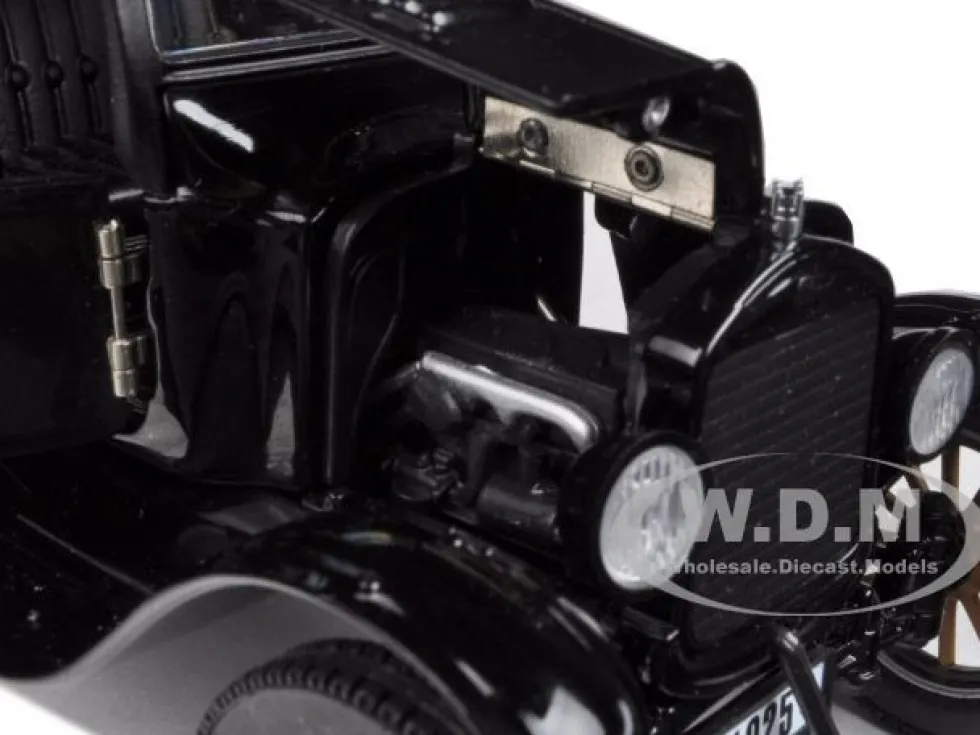 1925 Ford Model T Closed Convertible Pickup Truck Black 1/24 Diecast Model Car Sun Star 1860
