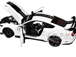 Ford Mustang Shelby GT500 Oxford White with Black Stripes 1/18 Model Car by Autoart