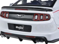 2014 Ford Mustang Street Racer White 1/24 Diecast Model Car Maisto 31506