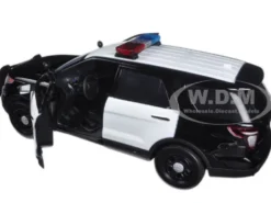 2015 Ford Police Interceptor Utility Black and White with Flashing Light Bar, Front and Rear Lights and 2 Sounds 1/18 Diecast Model Car Motormax 73996