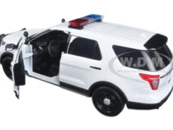 2015 Ford Police Interceptor Utility White with Flashing Light Bar, Front and Rear Lights and 2 Sounds 1/18 Diecast Model Car Motormax 73995