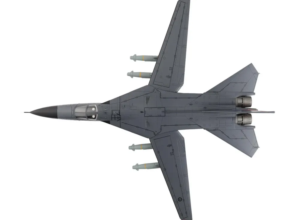 General Dynamics F-111C Pig Aircraft "90th Anniversary of No. 6 Squadron" (2007) Royal Australian Air Force "Air Power Series" 1/72 Diecast Model by Hobby Master