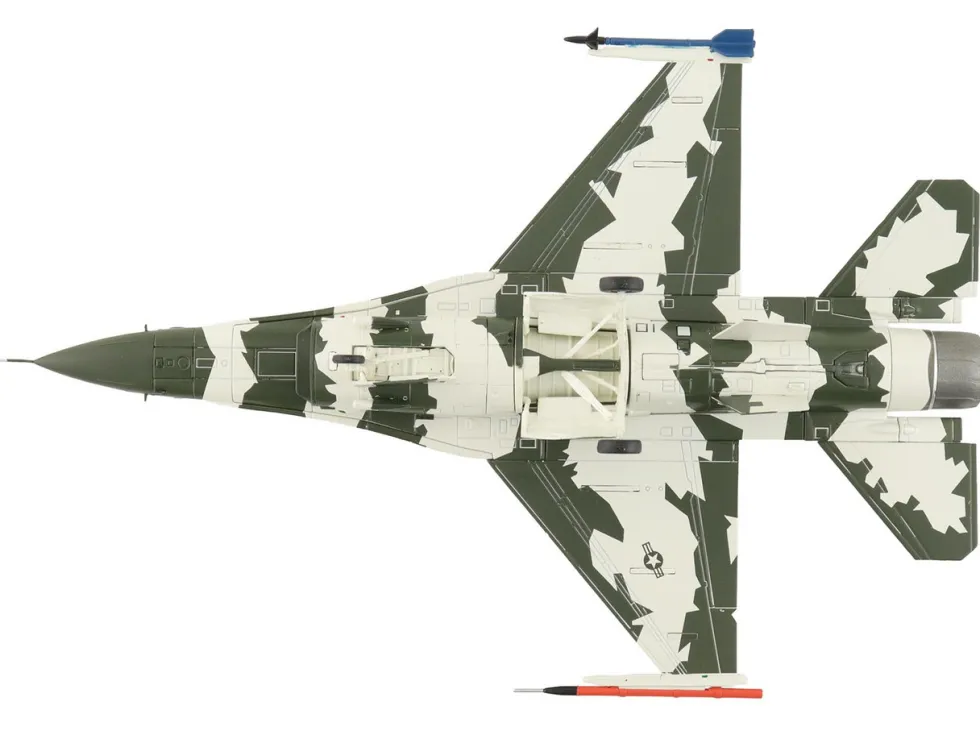 General Dynamics F-16N Fighting Falcon Fighter Aircraft "163269, U.S. Navy Fighter Weapons School" (1990s) United States Marine Corps "Air Power Series" 1/72 Diecast Model by Hobby Master