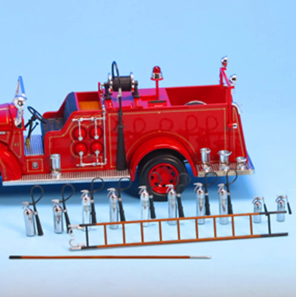 1941 GMC Fire Engine Red 1/24 Diecast Model Car Road Signature 20068