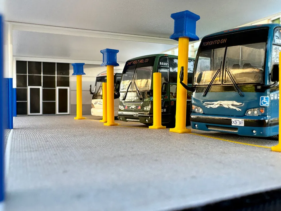 Greyhound Bus Station Diorama EZ Assembly Kit 1/87 (HO) Model by Iconic Replicas