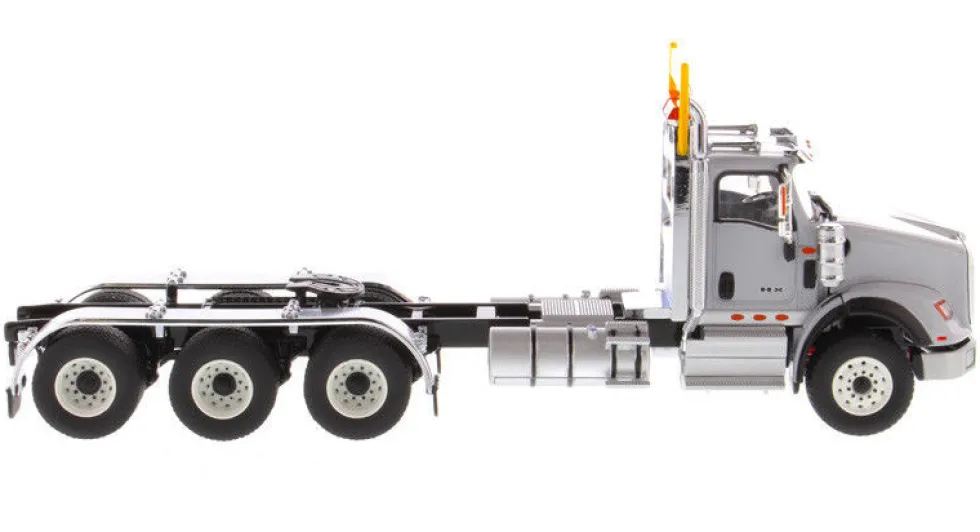 International HX620 Day Cab Tridem Tractor Light Grey 1/50 Diecast Model Diecast Masters 71011
