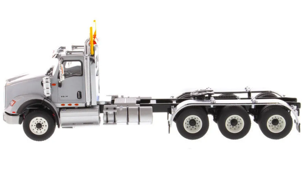 International HX620 Day Cab Tridem Tractor Light Grey 1/50 Diecast Model Diecast Masters 71011
