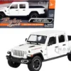 2021 Jeep Gladiator Rubicon Closed Top Pickup Truck White 1/24 1/27 Diecast Model Car Motormax 79368