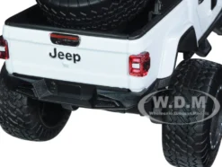 2021 Jeep Gladiator Rubicon Off-Road Pickup Truck White Black Top Off Road Series 1/27 Diecast Model Car Motormax 79145