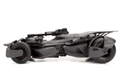 2017 Justice League Batmobile with diecast Batman Figure 1/24 Diecast Model Car Jada 99232