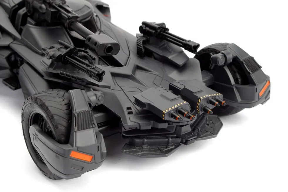2017 Justice League Batmobile with diecast Batman Figure 1/24 Diecast Model Car Jada 99232
