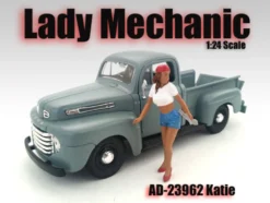 Lady Mechanic Katie Figure For 1:24 Scale Models American Diorama 23962