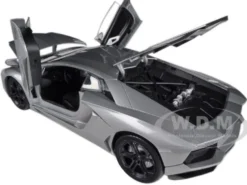Lamborghini Aventador LP700-4 Grey 1/18 Diecast Car Model Motormax 79154
