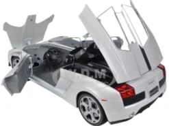 Lamborghini Concept S Pearl White 1/18 Diecast Car Model Motormax 79156
