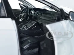 Lamborghini Urus White NEX Models 1/24 Diecast Model Car Welly 24094W-WH
