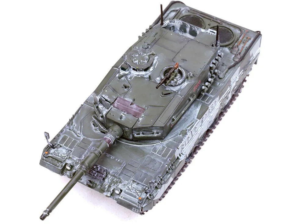 Leopard 2A4 Main Battle Tank with Snorkel "Winter Camouflage" Norwegian Army "Armor Premium" Series 1/72 Diecast Model by Panzerkampf