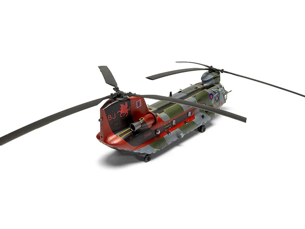 Level 3 Model Kit Boeing Chinook HC.1 (Late Production) Helicopter with 2 Scheme Options 1/72 Plastic Model Kit by Airfix