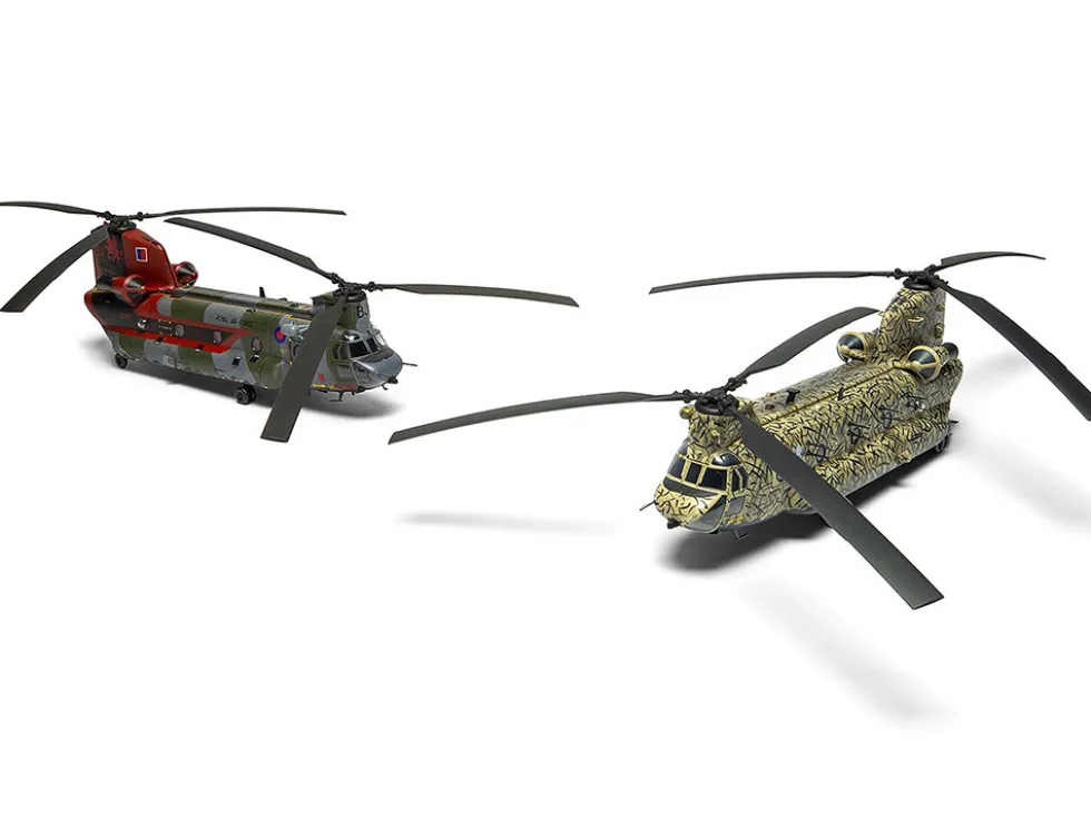 Level 3 Model Kit Boeing Chinook HC.1 (Late Production) Helicopter with 2 Scheme Options 1/72 Plastic Model Kit by Airfix