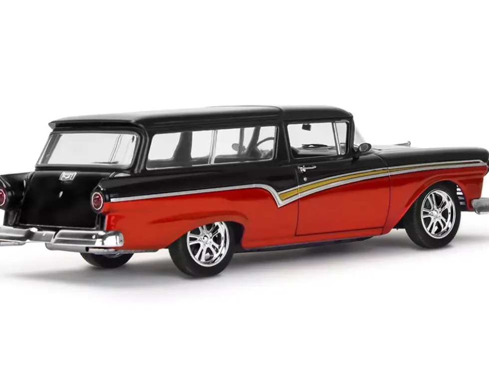 Level 5 Model Kit 1957 Ford Del Rio Ranch Wagon 2-in-1 Kit 1/25 Scale Model by Revell