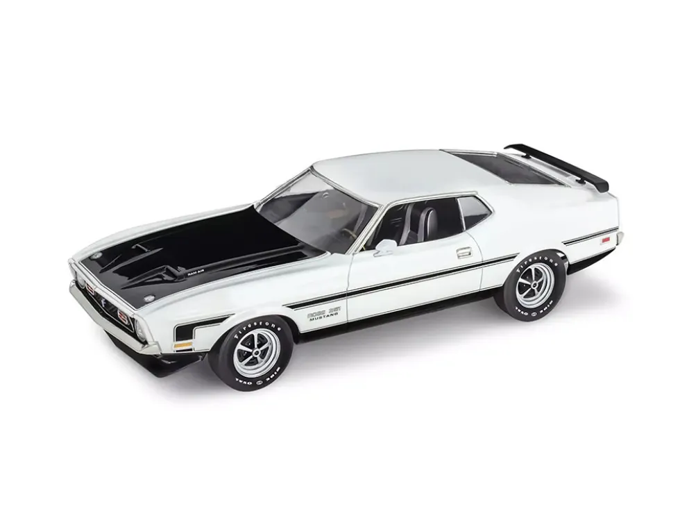 Level 4 Model Kit 1971 Ford Mustang Boss 351 1/25 Scale Model Revell 14512