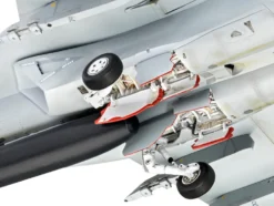 Level 5 Model Kit Maverick's F/A-18E Super Hornet Jet Top Gun: Maverick 2022 Movie 1/48 Scale Model Revell 85-5871