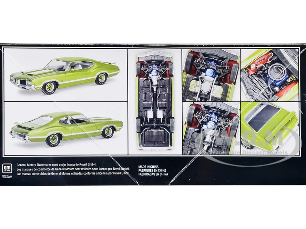Level 5 Model Kit 1971 Oldsmobile 442 W 30 1/25 Scale Model Revell 14511
