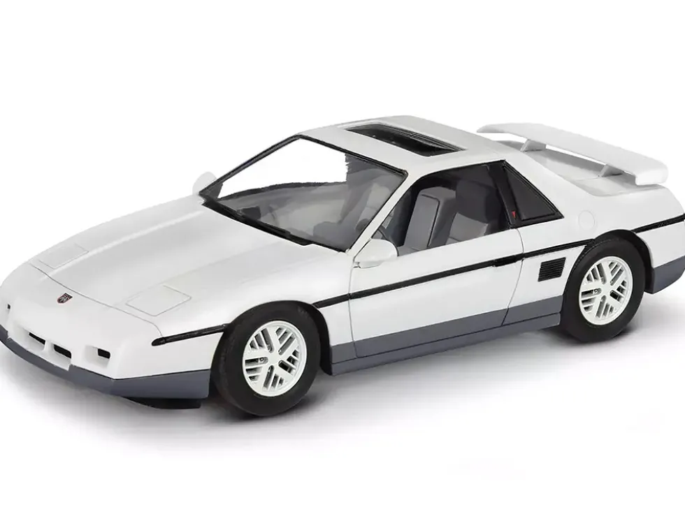 Level 4 Model Kit 1985 Pontiac Fiero GT 1/24 Scale Model by Revell